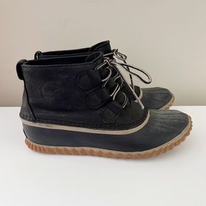 Sorel Out N About Leather Duck Boots in Black Size 8